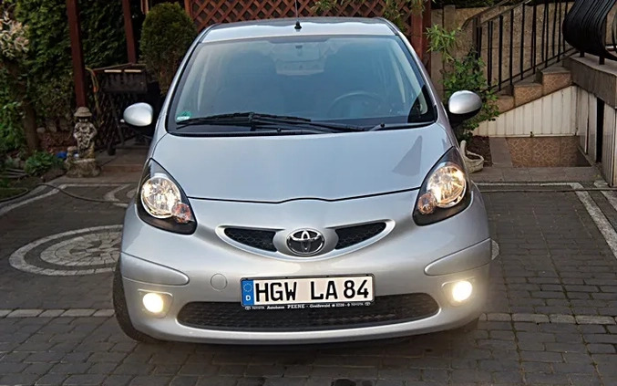 Toyota Aygo cena 14999 przebieg: 111000, rok produkcji 2006 z Raciąż małe 326